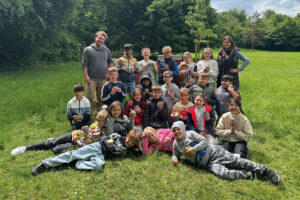 Klasse 3a besucht Bienen im BED